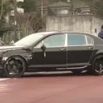 ベントレーが絡む玉突き事故