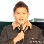 井戸田潤の実家初公開とたぬきの置物