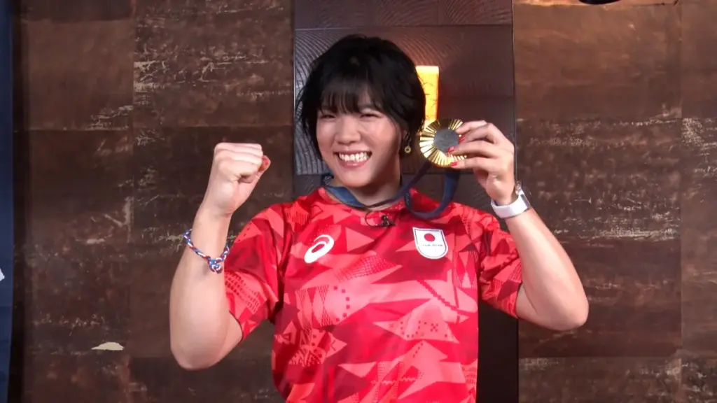 鏡優翔 — JP news