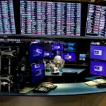 ナスダック総合指数が404ポイント安で取引