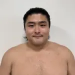 霧島 力士が春場所で9勝目を挙げ、豪ノ山と首位に並ぶ